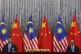 Chinese President Xi Jinping (left) and Malaysia's Prime Min